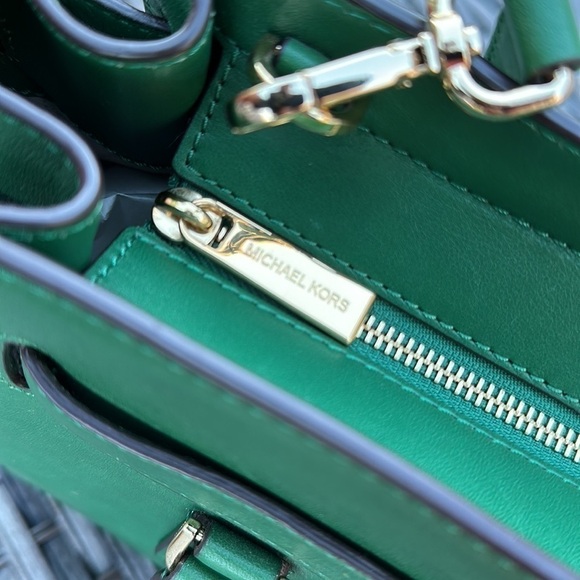 𝅺MICHAEL KORS Hamilton Emerald Green Large Leather Tote Bag - Picture 10 of 16